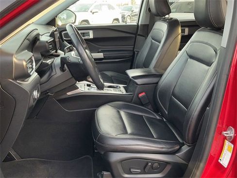 Used 2021 Ford Explorer XLT w/ Equipment Group 202A image 13