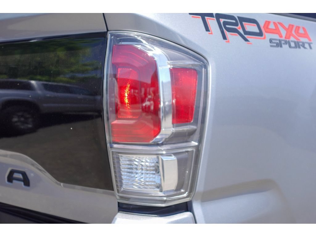 Used 2021 Toyota Tacoma TRD Sport w/ TRD Premium Sport Package AWD/4WD image 7