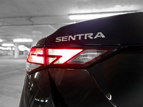 Used 2025 Nissan Sentra SV w/ Trunk Package image 11