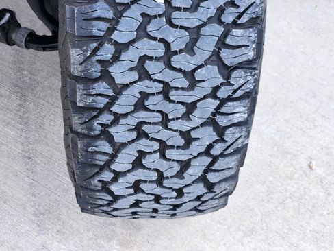 Used 2025 Jeep Wrangler Sport image 12