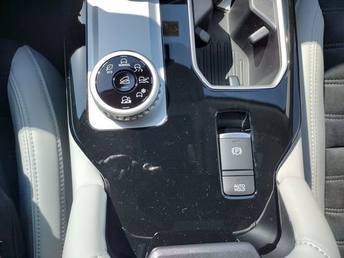 New 2026 Mitsubishi Outlander SE image 26