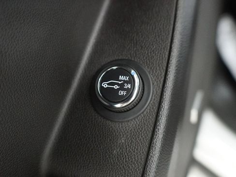 Used 2023 Chevrolet Traverse High Country FWD image 27