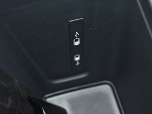 New 2026 Volkswagen Tiguan SE image 12