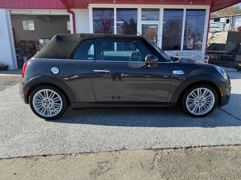 Used 2019 MINI Cooper S w/ Signature Upholstery Package image 11