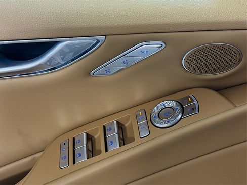 Certified 2025 Genesis G80 2.5T image 18