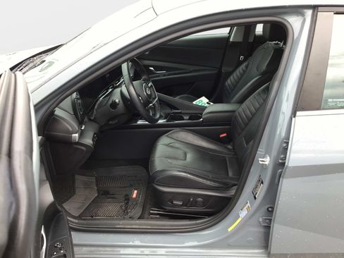 Used 2022 Hyundai Elantra Limited FWD image 9