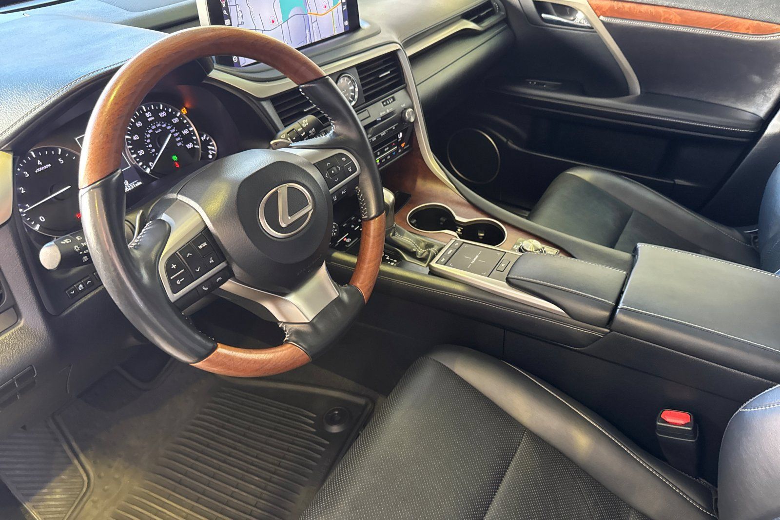 Used 2020 Lexus RX 350L FWD w/ Premium Package image 12