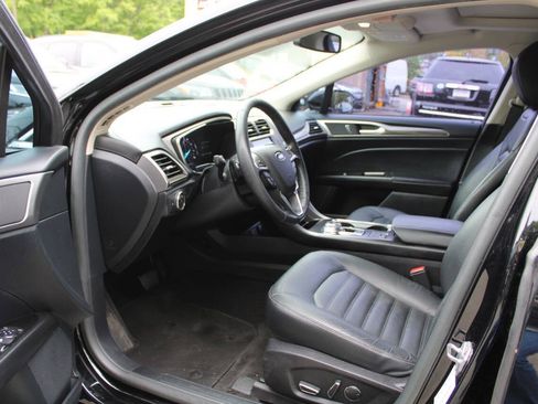 Used 2017 Ford Fusion SE w/ Fusion SE Technology Package FWD image 23