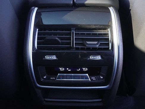 Used 2025 BMW X7 xDrive40i w/ Premium Package image 57