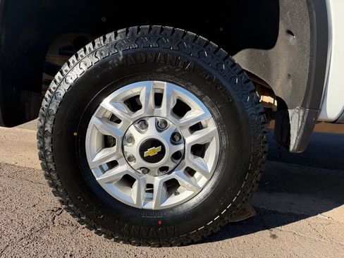 Used 2021 Chevrolet Silverado 2500 LT w/ Convenience Package image 9