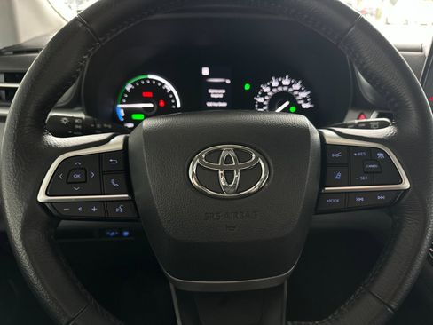 Used 2024 Toyota Sienna XLE image 23