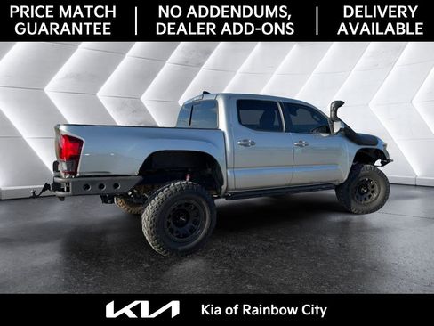 Used 2018 Toyota Tacoma TRD Sport image 5