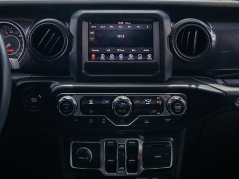 Used 2022 Jeep Wrangler Unlimited Sport AWD/4WD image 23