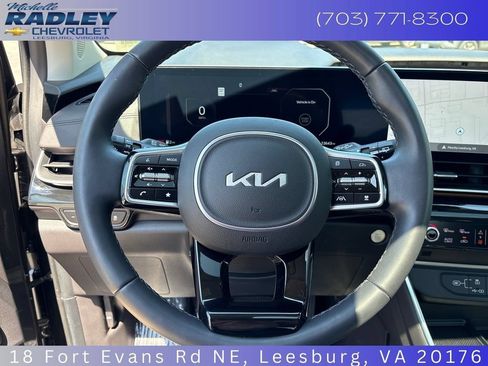 Used 2025 Kia Carnival SX Prestige FWD image 16