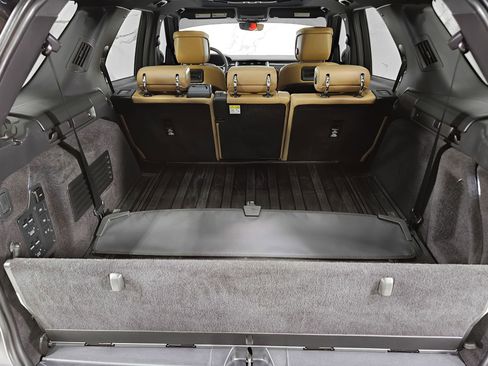 Used 2024 Land Rover Discovery Dynamic SE AWD/4WD image 7