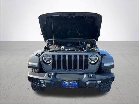 Used 2019 Jeep Wrangler Unlimited Sahara image 4