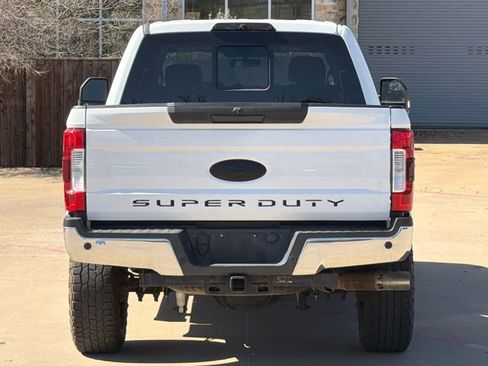 Used 2017 Ford F250 XLT w/ XLT Premium Package image 6