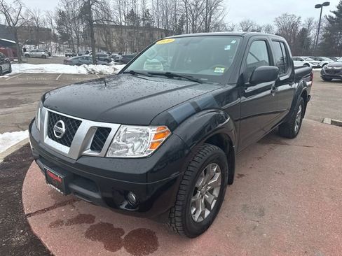 Used 2020 Nissan Frontier SV image 1