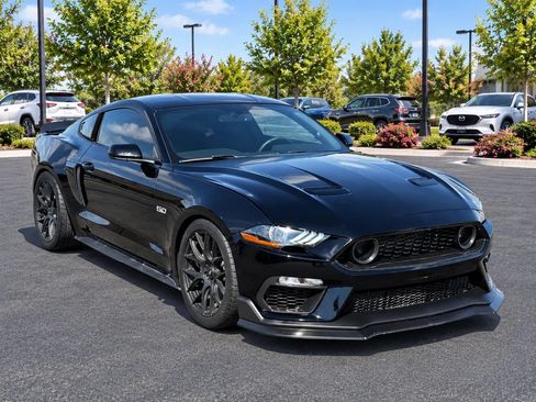Used 2019 Ford Mustang GT RWD image 7