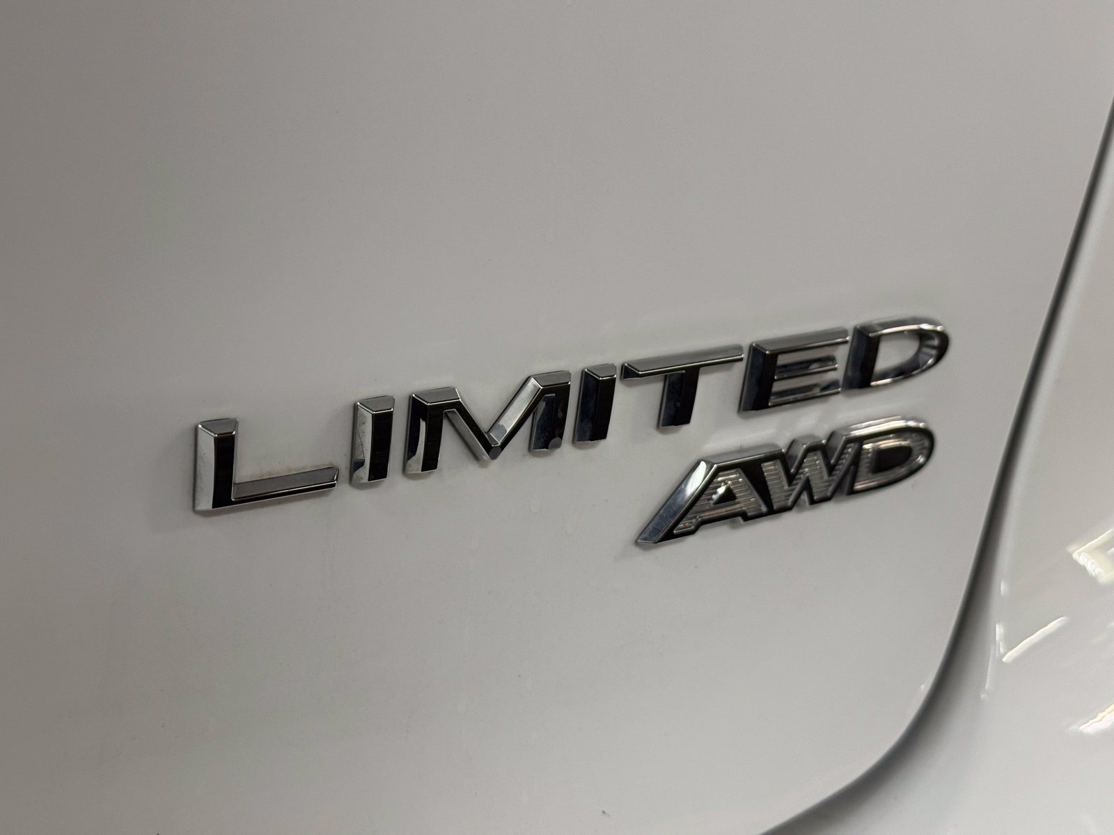 Used 2026 Chrysler Pacifica Limited AWD/4WD image 7