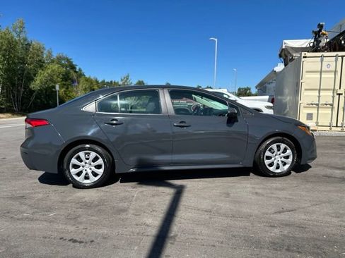 Used 2024 Toyota Corolla LE FWD image 6