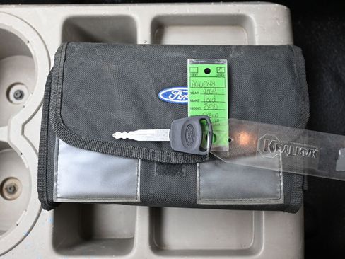 Used 2009 Ford F550 2WD Regular Cab Super Duty image 15