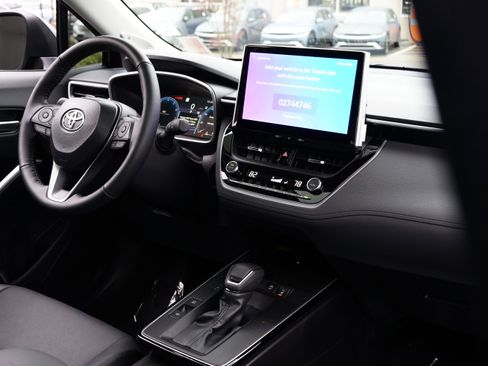 Used 2026 Toyota Corolla Cross XLE image 28