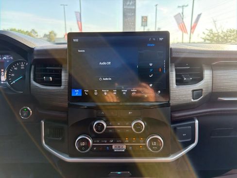 Used 2024 Ford Expedition Limited AWD/4WD image 22