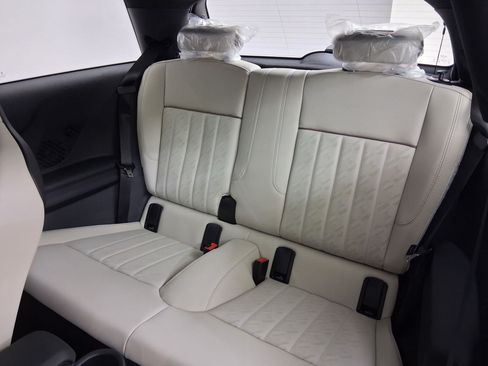New 2026 MINI Cooper 2-Door Hardtop FWD image 26