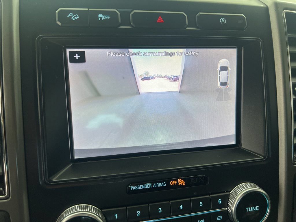 Used 2019 Ford Expedition XLT w/ Equipment Group 201A AWD/4WD image 14