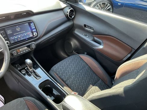 Used 2023 Nissan Kicks SR image 30