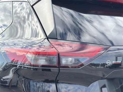 Certified 2023 Nissan Rogue SV image 23