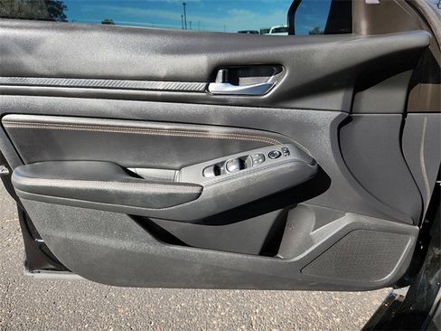 Used 2020 Nissan Altima 2.5 SR w/ Premium Package image 15