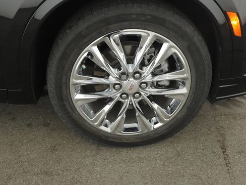 Used 2022 Cadillac XT6 Premium Luxury image 3