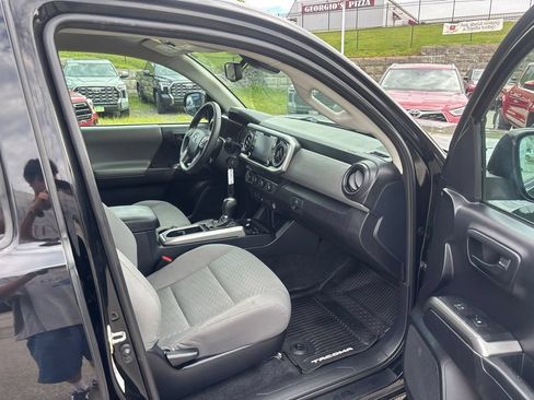 Used 2020 Toyota Tacoma SR5 AWD/4WD image 13