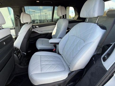 Used 2024 BMW X7 xDrive40i w/ M Sport Package AWD/4WD image 19