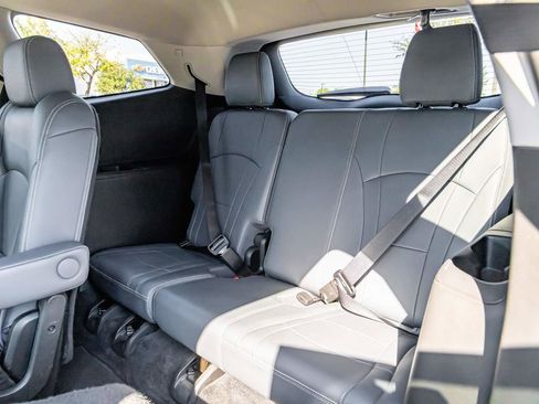 Used 2020 Buick Enclave Essence image 20