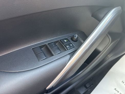 Certified 2022 Toyota Corolla Cross LE FWD image 38
