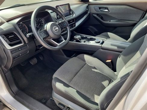 Used 2023 Nissan Rogue SV image 12