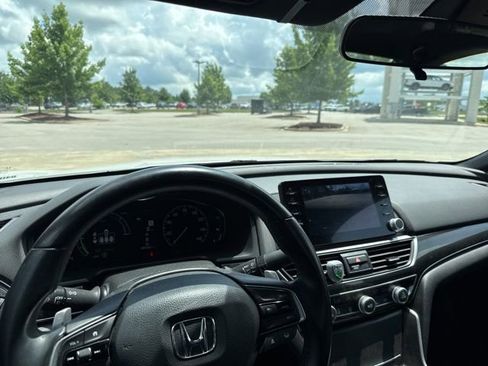 Used 2022 Honda Accord Sport image 9