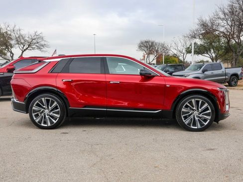Used 2025 Cadillac Lyriq Luxury image 5