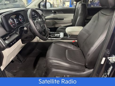 Used 2024 Kia Carnival LX image 11