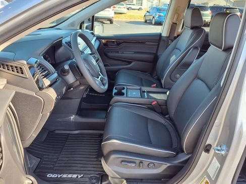 New 2026 Honda Odyssey Touring image 12