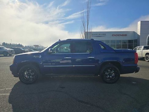 Used 2010 Cadillac Escalade EXT Premium image 2