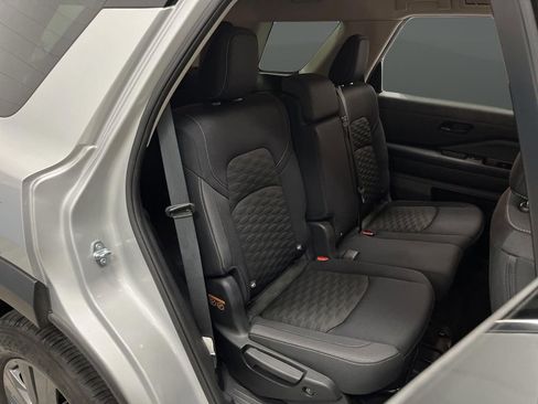 Used 2024 Nissan Pathfinder S image 29