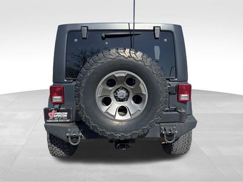 Used 2017 Jeep Wrangler Unlimited Sahara w/ Connectivity Group image 5