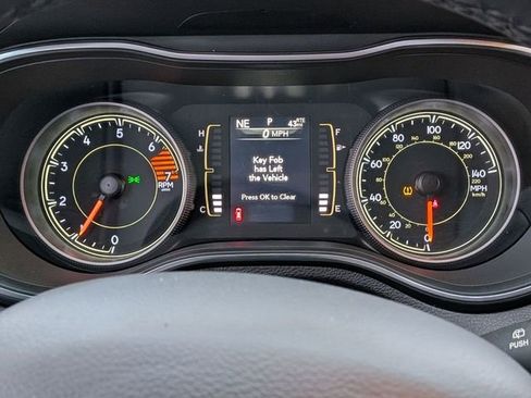 Certified 2019 Jeep Cherokee Latitude Plus w/ Cold Weather Group image 16