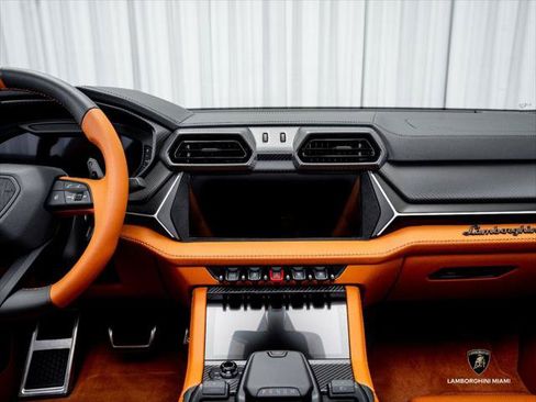Used 2025 Lamborghini Urus SE AWD/4WD image 34