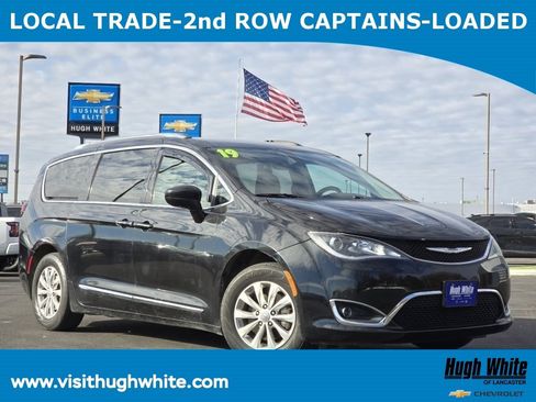 Used 2019 Chrysler Pacifica Touring-L image 1