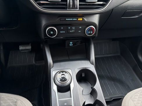 Used 2022 Ford Escape SE image 18